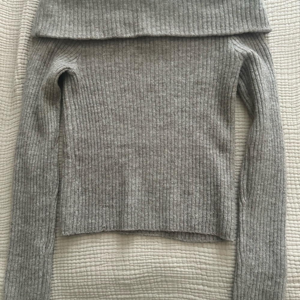 H&M Gray Off-Shoulder Ribbed Knit Sweater | Size S